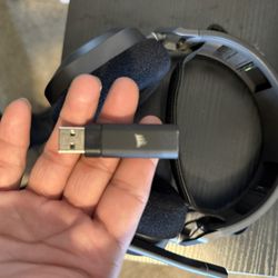 Corsair hs80 max wireless and Corsair headset stand