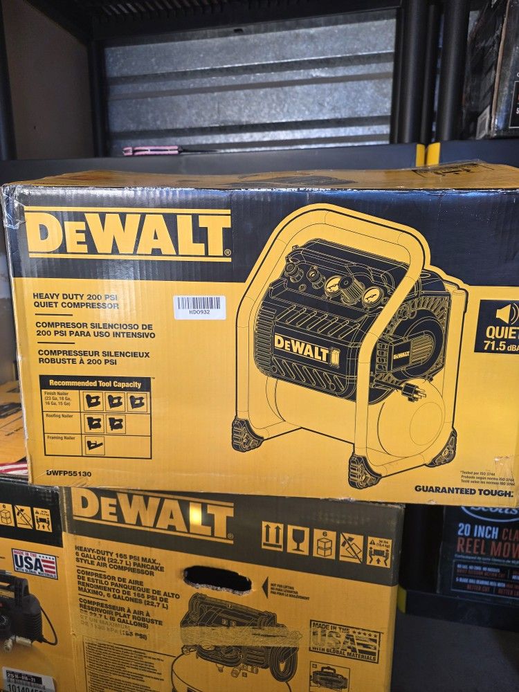 DeWalt 2.5 gallon portable electric heavy duty 200 PSI quiet air compressor