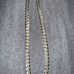 10k Gold chain 24incs 10mm Weight 62Grams 
