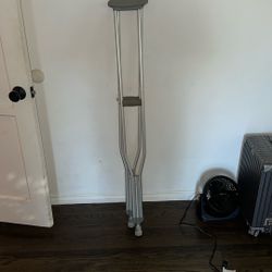 Crutches $10 5’10 - 6’6”