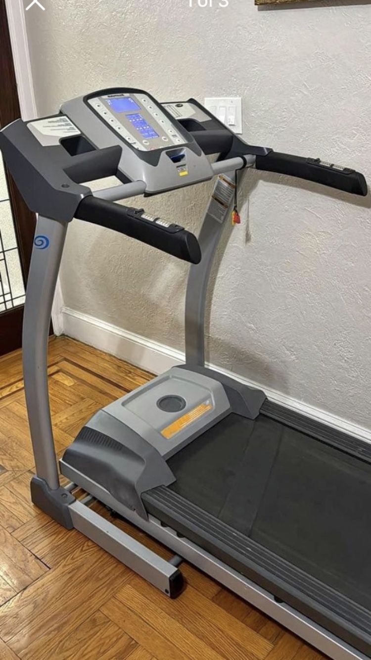 Nautilus T516 Treadmill Incline 15 Speed 15