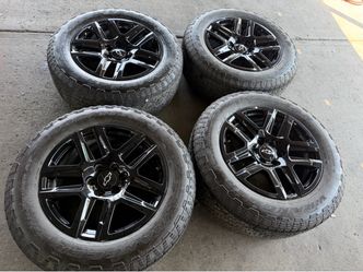 20” Clean stock rims Chevy trail boss with decent tires on them all terrain 6 lug