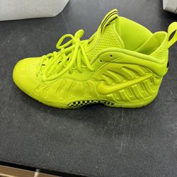 Nike Foamposite Pro Volt 
