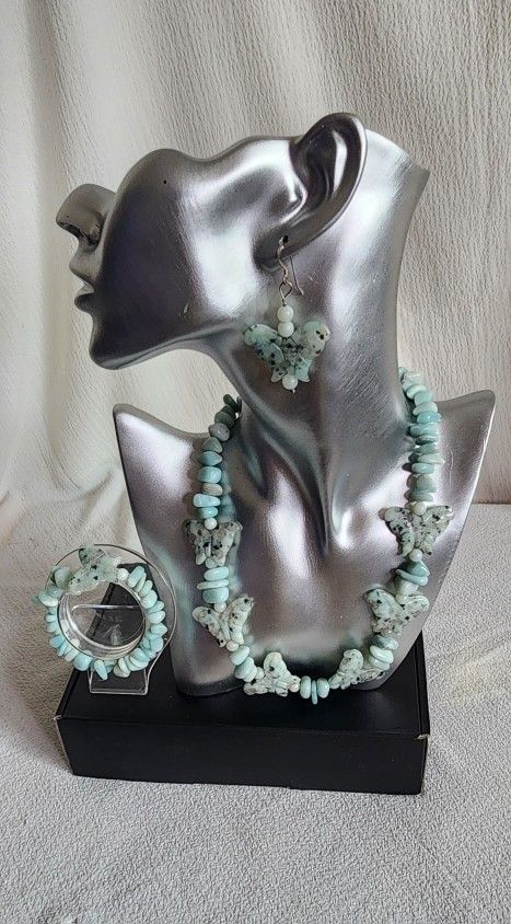 Butterfly necklace with bracelet with engraved stones amazonite woman