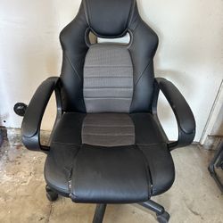 Black office chair - comfy & very smooth wheels