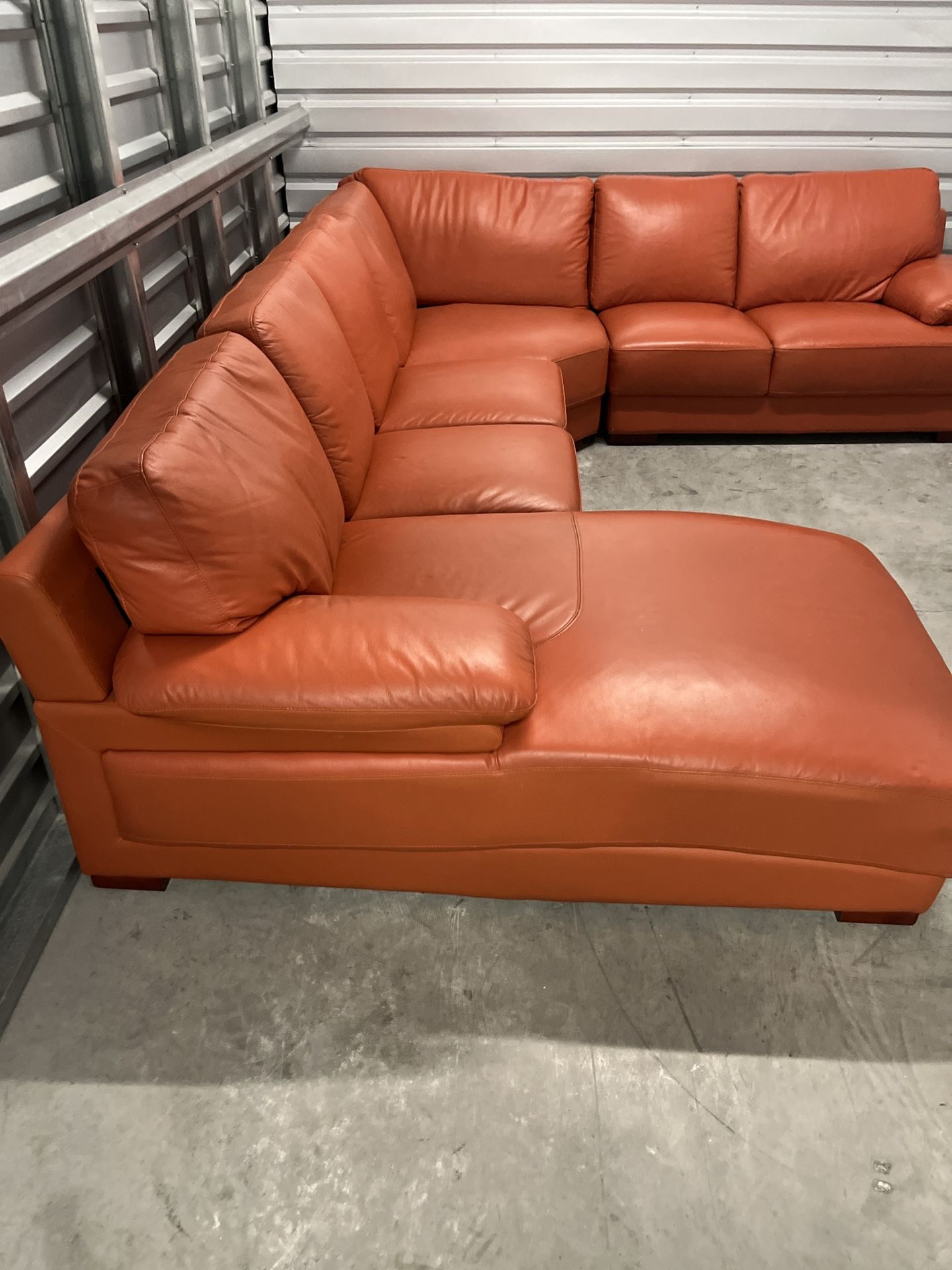 Beautiful Elegant Upscale Luxury Italian Leather Sectional Sofa