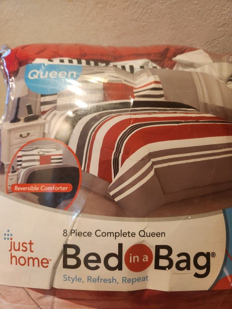 8 Pcs Reversible Comforter Set( Queen Size) Sheet Set Included/ Juego de sobrecama reversible tamaño Queen con set de sabanas incluido