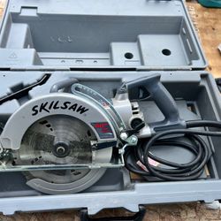 8 1/4 Skil Saw With Case
