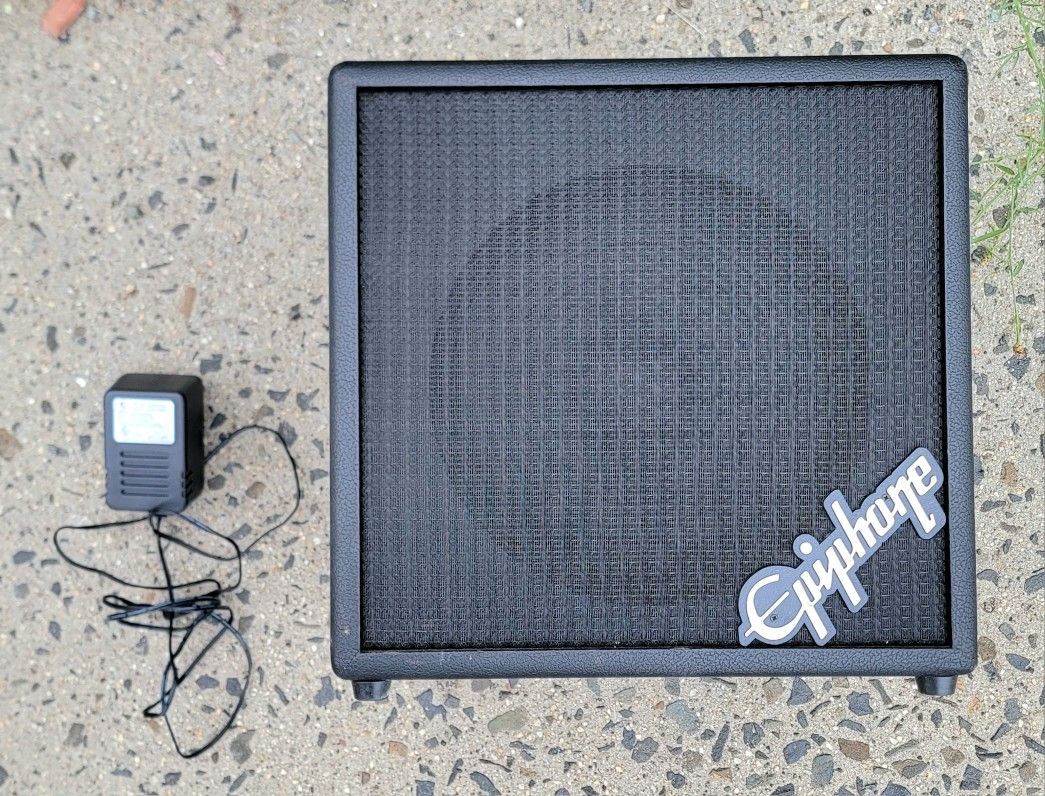 Epiphone Electar 15B 15 watt 10" portable bass amp with power adapter