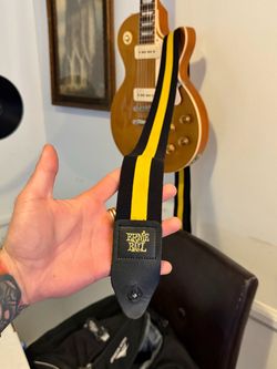 Nice 👍!! Ernie Ball Black & Yellow Guitar Strap – Like New !