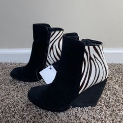 Very Volatile Booties Animal Print Suede Ankle Boots Women’s Size 7