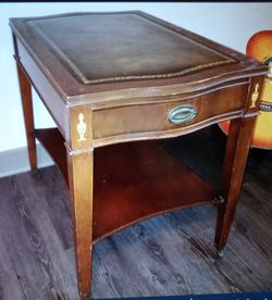 Now $38💥repost 1/26/25💥Mid Century Mahogany Side  Table  N. Carolina Furniture