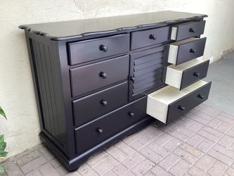9  DRAWERS DRESSER