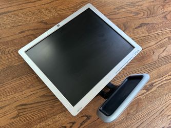 HP L1710 17” LCD Flat Panel Monitor VGA Tested & Working w/ Stand Retro PC Display