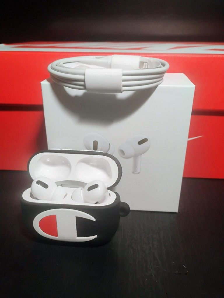 White Apple Airpod Pro
