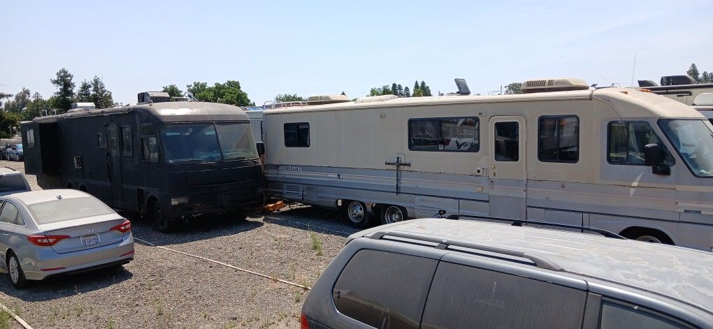1999 Chevy Fleetwood n Ford Dolphin Pace Arrow and Black Dolphin
