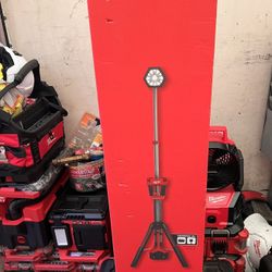 Milwaukee M18 Rocket Tower Light