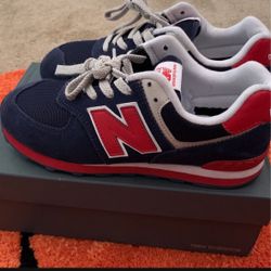 New Balance Size 4Y 