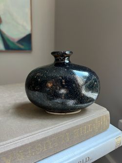 Small Detailed Accent Vase ( firm on price )