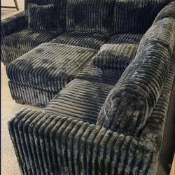 Weekend Deal Only ⚡️Black Beauty Sectionals With Accents And Free Ottoman 