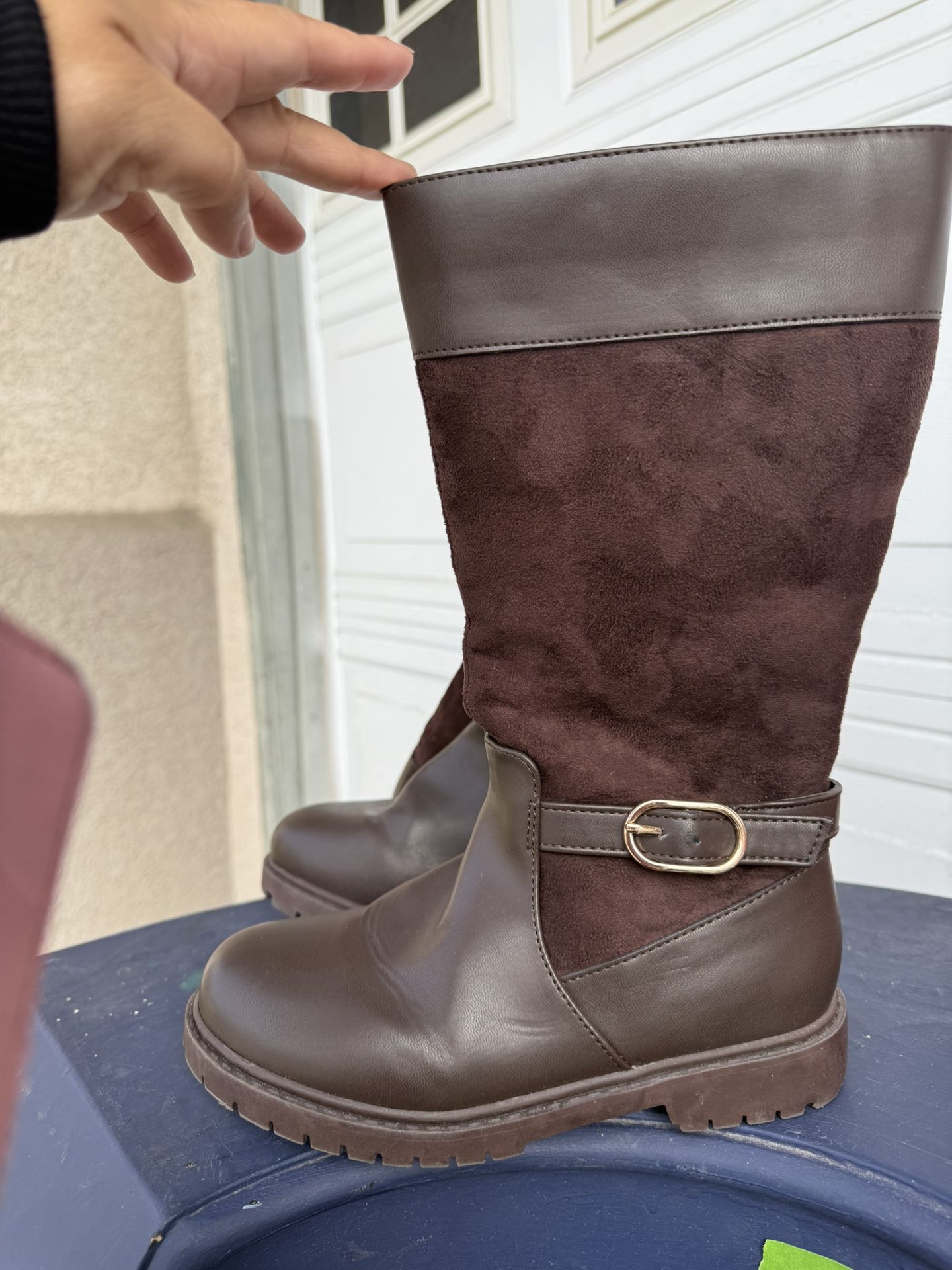 Beautiful Leather & Brown Kids Boots Size 2M