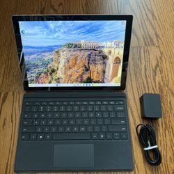 Microsoft Surface Pro 4/8GB RAM/256GB SSD/Touchscreen/Good Battery