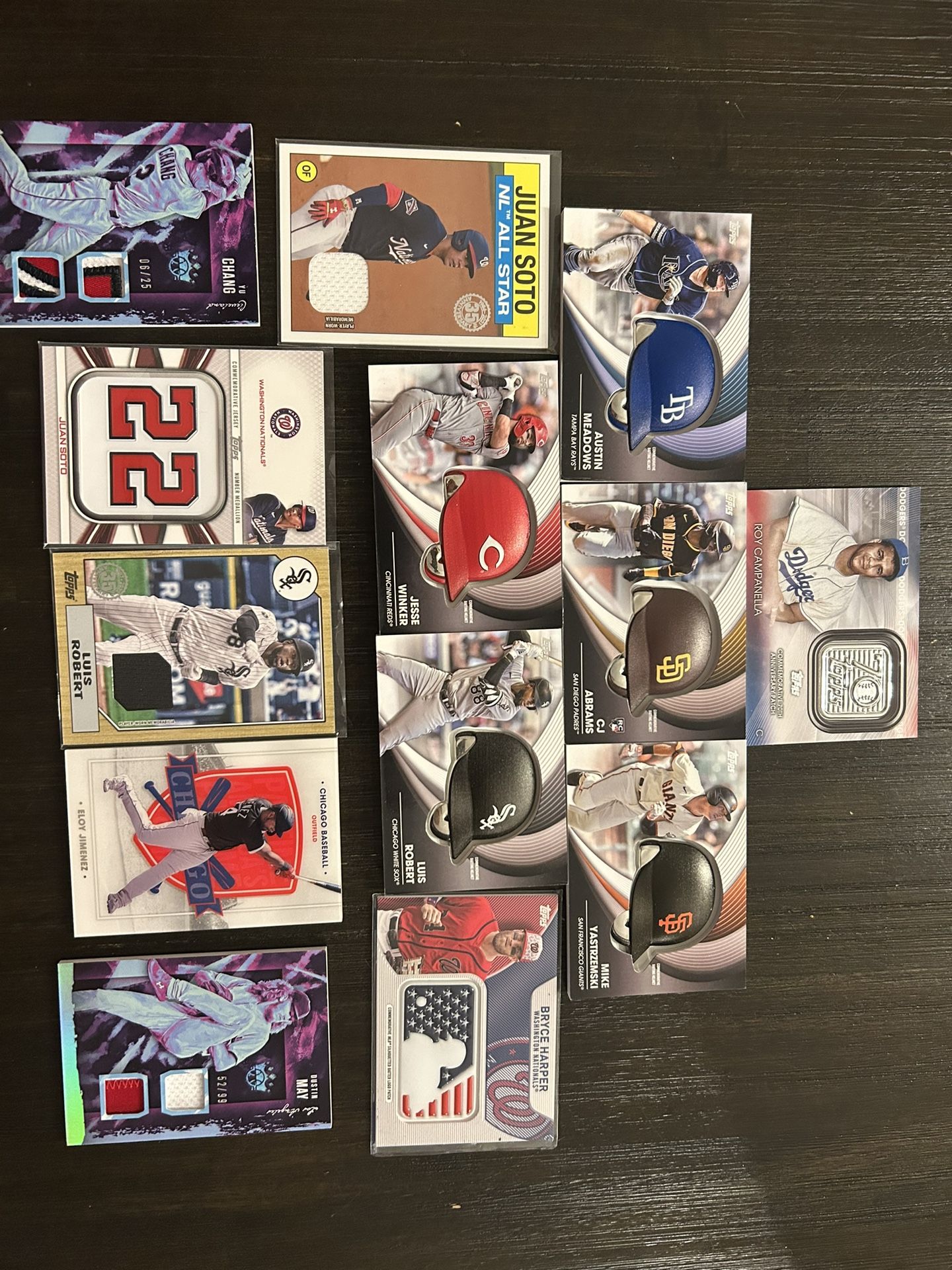 Relics And Commemorative Cards