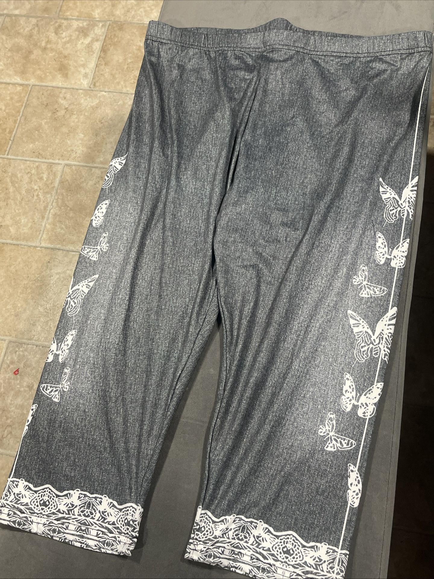 3XL Pajama Capri Pants Grey with Butterflies On The Side Elastic Waist New