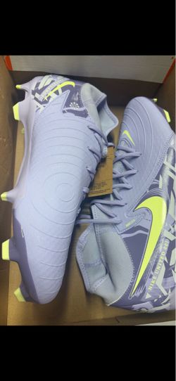 Soccer cleats