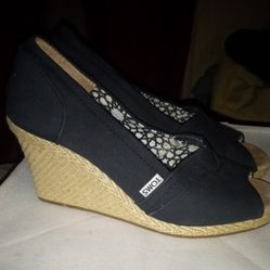 Toms