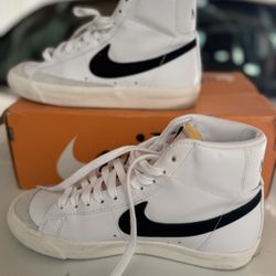 W’s Nike Blazer Mid 77 (size 7)