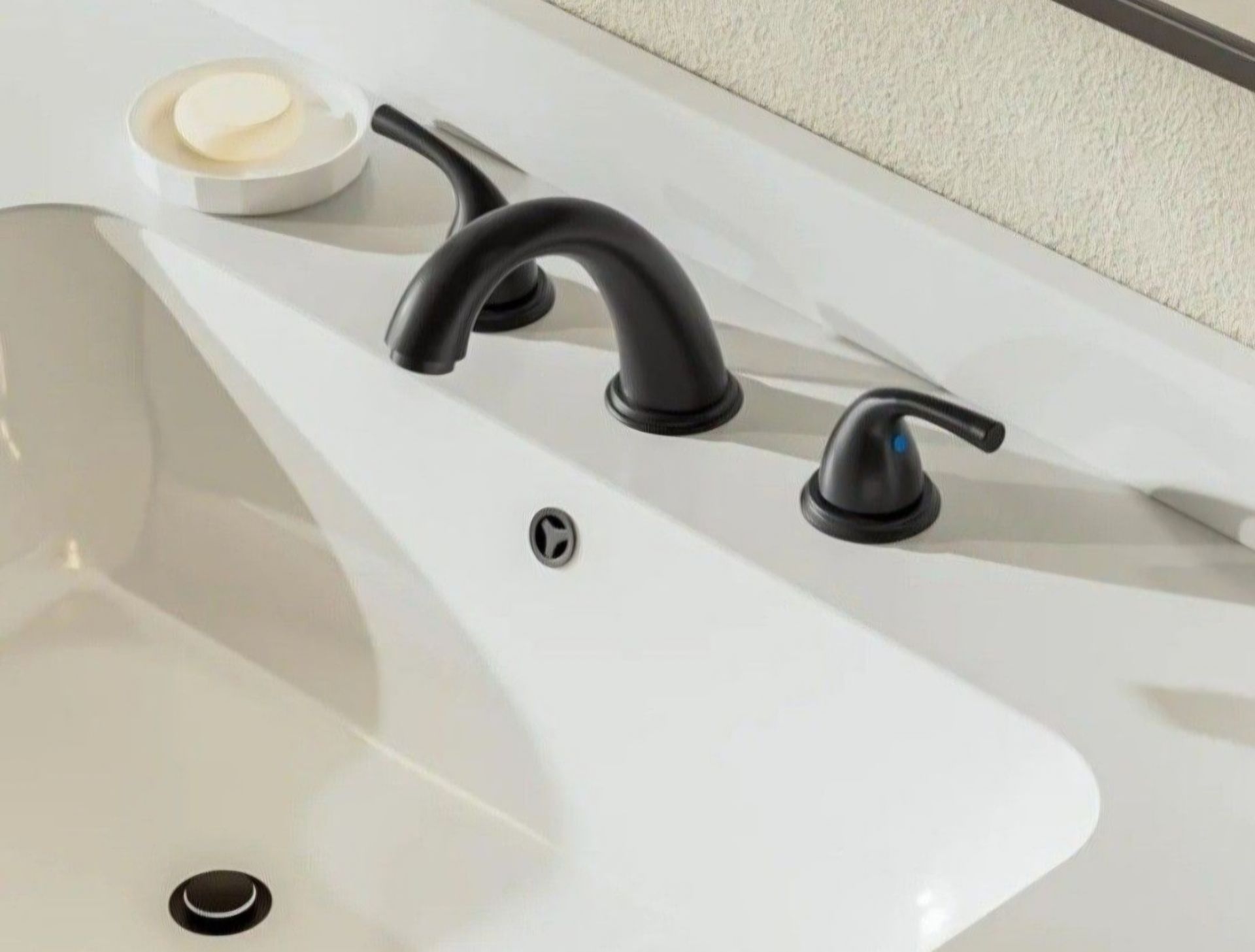 Phistina 8" Widespread Bathroom Faucet In Matte Black