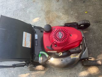 Honda lawn mower self propelled works great for your business commercial