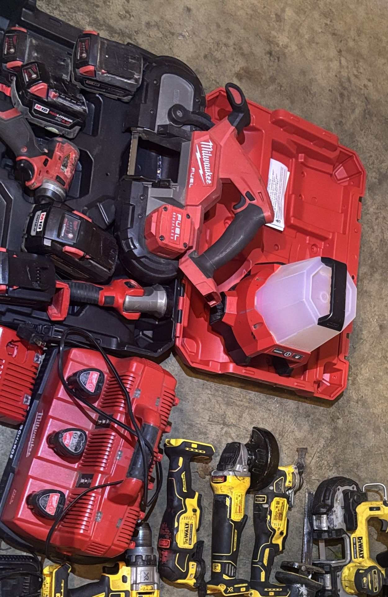 🔥 Milwaukee & DeWalt Power Tool HAUL – Tons of Batteries & Chargers – Priced to MOVE! 🔥
