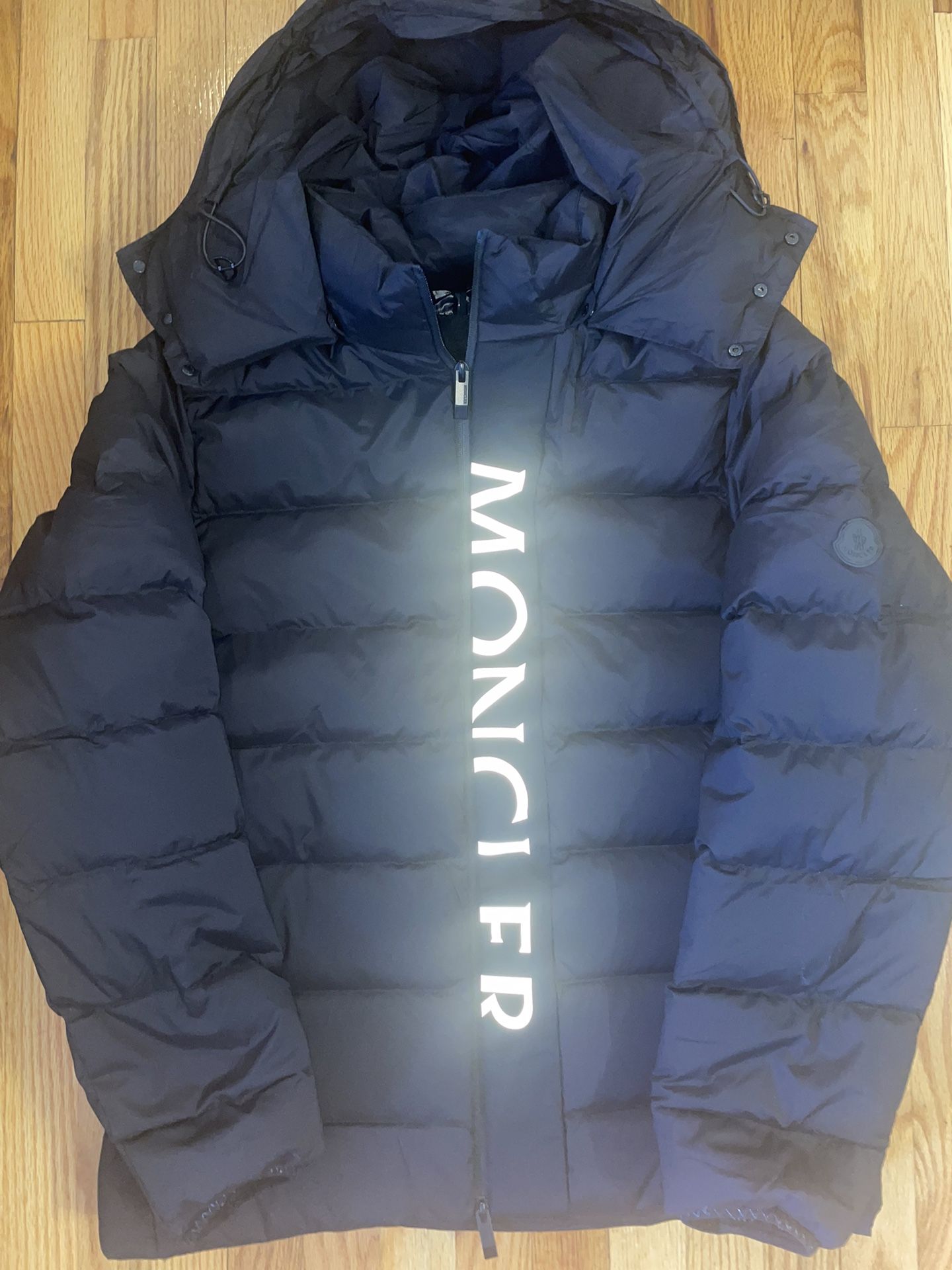 Moncler Jacket (L,XL)