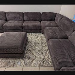 New 7 Piece Modular Sectional Couch! Includes Free Delivery 🚚! 