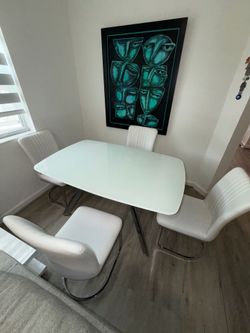 Dinner table with 4 leather chairs
