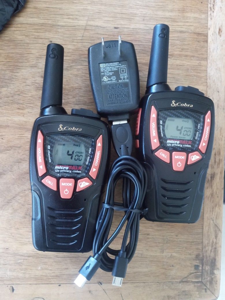 COBRA WALKIE TALKIE 22 CHANNEL 2-WAY 25 MILE RECHARGEABLE