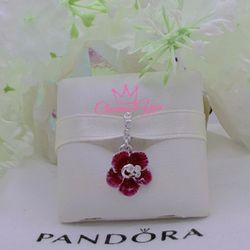 Adorable Charm 925 silver for Pandora moments bracelet.