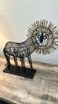 Modern Wire Art Lion Sculpture - 16" Metal Home Decor