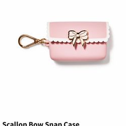 Adorable! BATH & BODY WORKS💕🎀 SCALLOP BOW snap case🎀💕Pocketbac Holder
