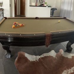 Classic Solid Wood Pool Table – Excellent Condition
