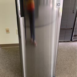 🥶❄️LG 6 Cubic Fr Upright Freezer In Platinum Silver🥶❄️