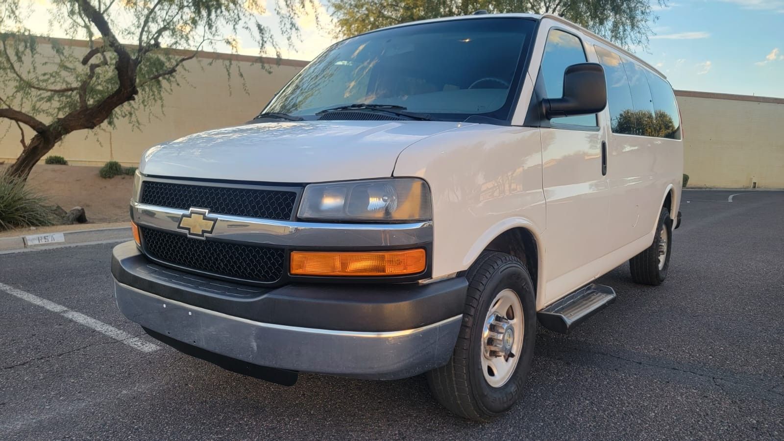 2014 CHEVY EXPRESS LT 2500, 8 PASSENGER'S, CLEAN AUTO-CHECK 🚘