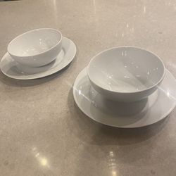 Crate & Barrel 4 Piece Set Of 2 White  Plates  8.25” In Diameter and 2 Bowls 5.5”