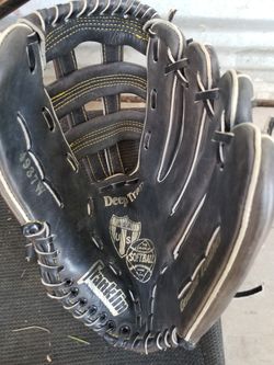 Softball glove