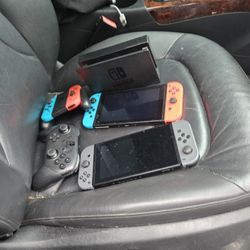 2 Nintendo Switches 