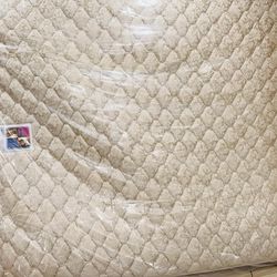 New Sealy Mattress With 2 Box Spring 