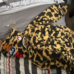 camo bape hoodie 