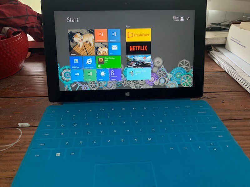 10.6" Microsoft Surface RT With Keyboard